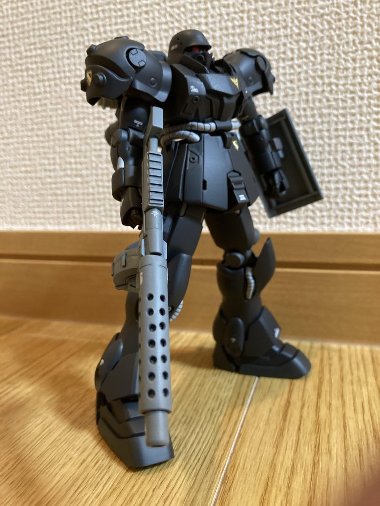 なんかのバズーカの砲身を切って、穴開けて、マシンガン風にしました。