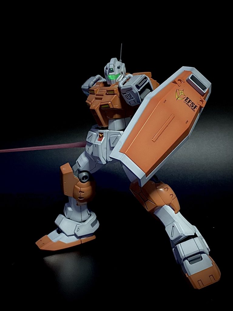 カメラアイ部にオーロラデカールを貼り込んでます。ブラックライト照射で光って見えます。