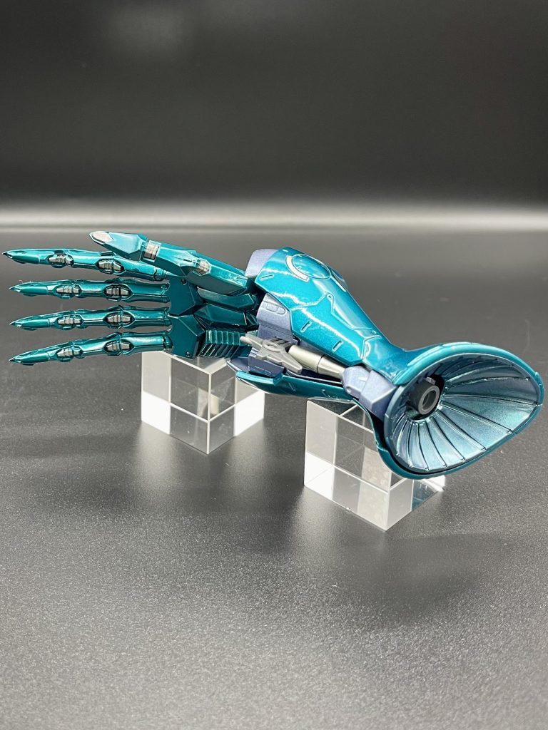 関節の強度不足なのか、両腕部がデカい事もあってか、ポロリあるあるです。何らかの補強対策を講じる必要ありですね。 