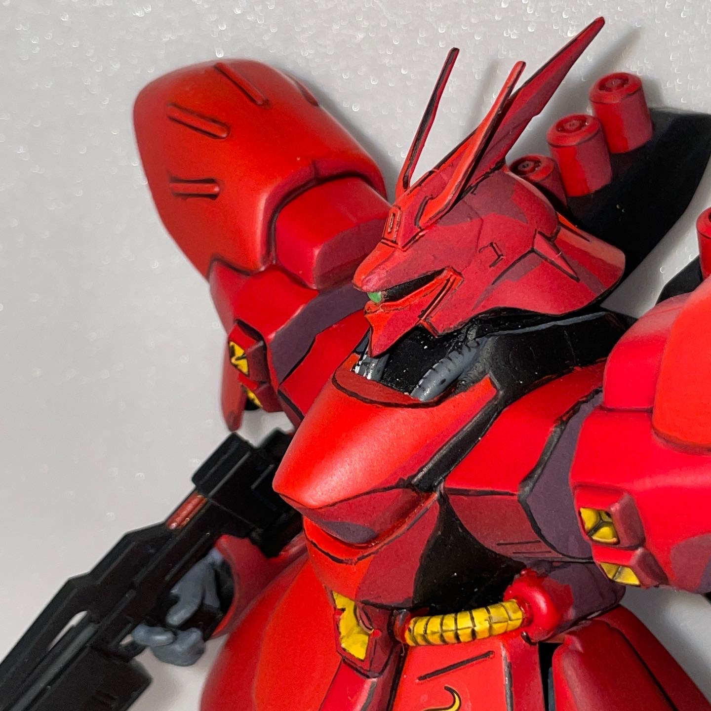 旧キット1/144サザビーも伊達じゃない！｜グッピーさんのガンプラ作品 