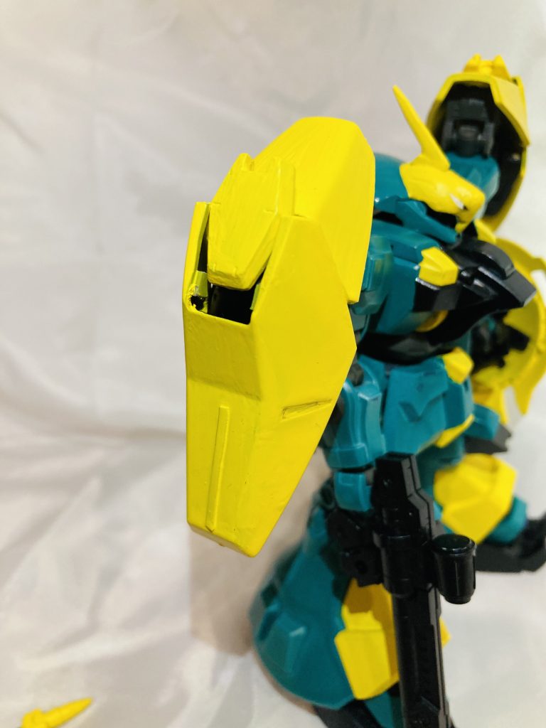 ファンネルとバインダーの接続は、バインダー側に磁石、ファンネル側にホッチキスの芯を塗装の中に埋め込む事で実現しました。