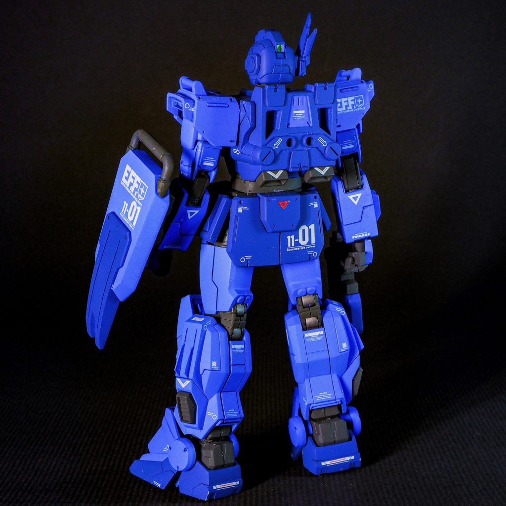 バックはリアスカートの短縮化で軽快なイメージを持たせました。