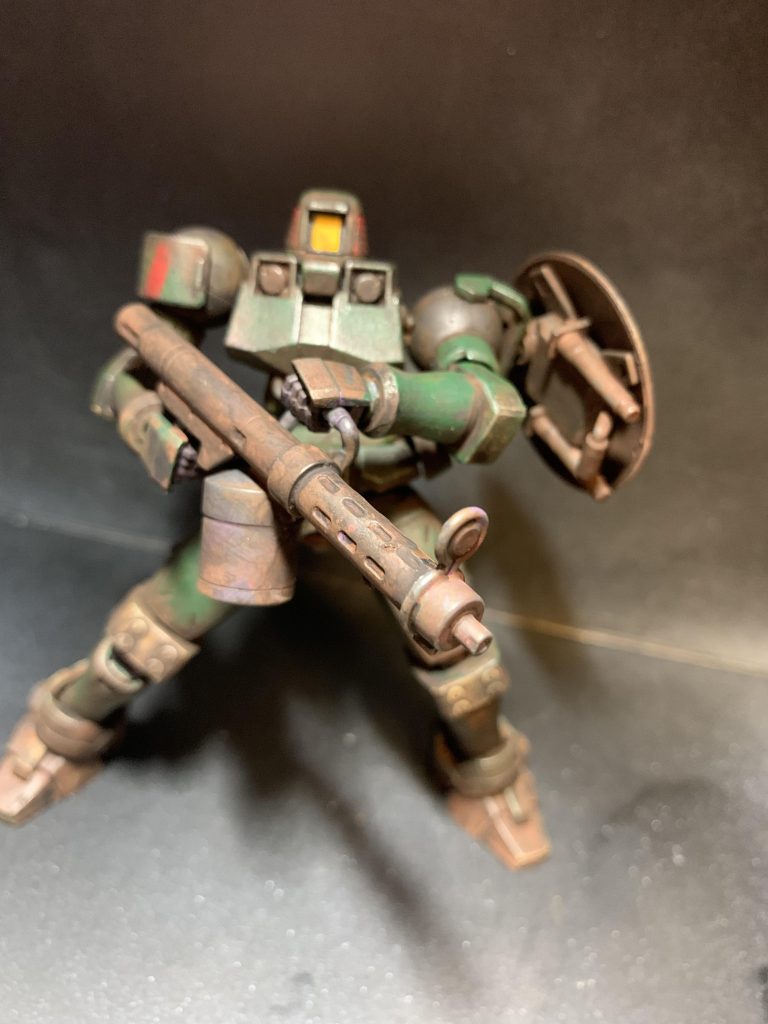 調色は適当にやったのでよく覚えてません。右肩に赤いラインを入れて少し単調さを無くしてみました。