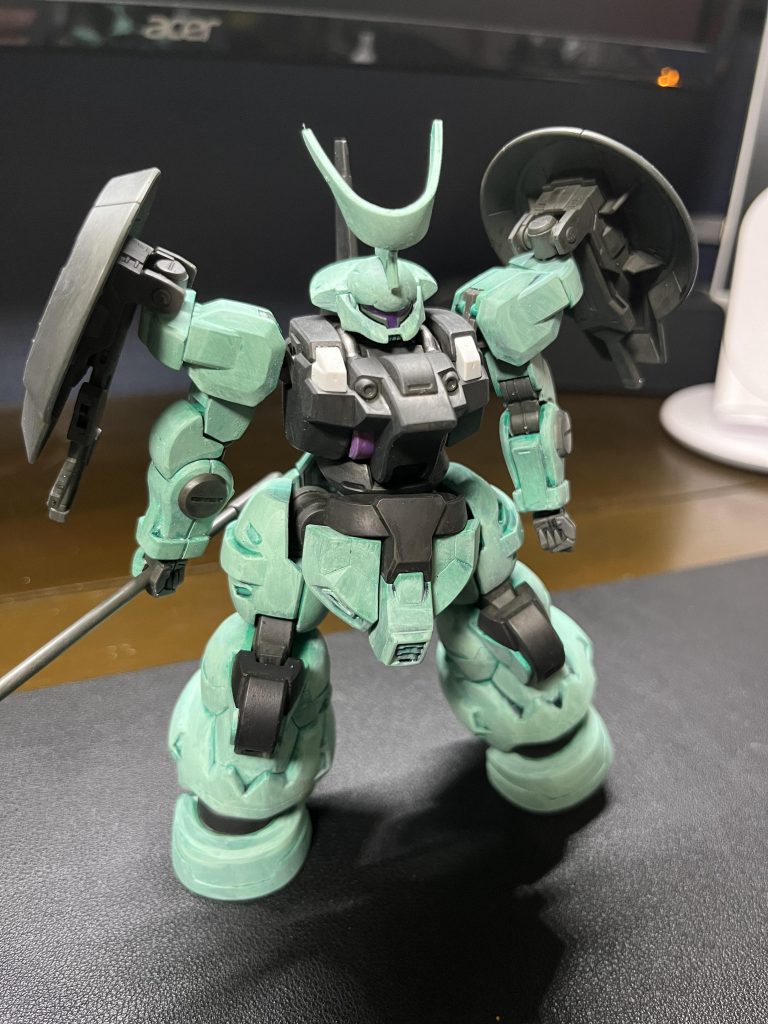 ザクみたいな色になってしまいました。