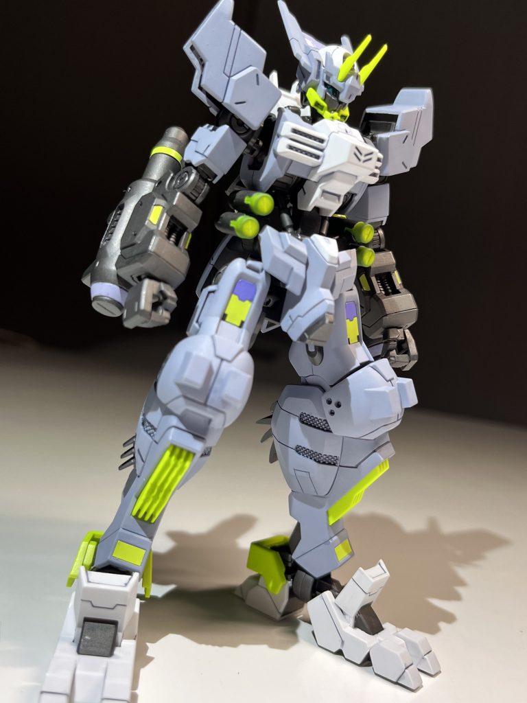 完全塗り分けは無理だったので、一部付属シール…