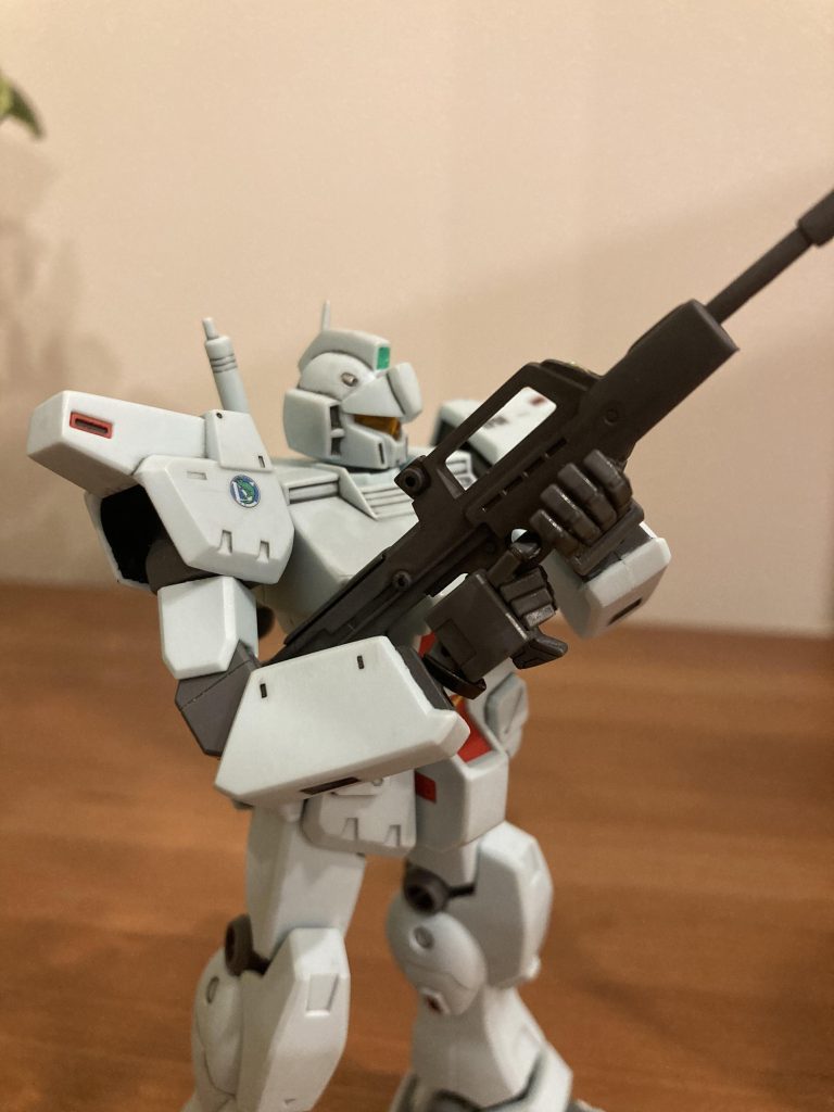 ライフルを構えてう〜んやっぱりこのジム顔面偏差値高いな