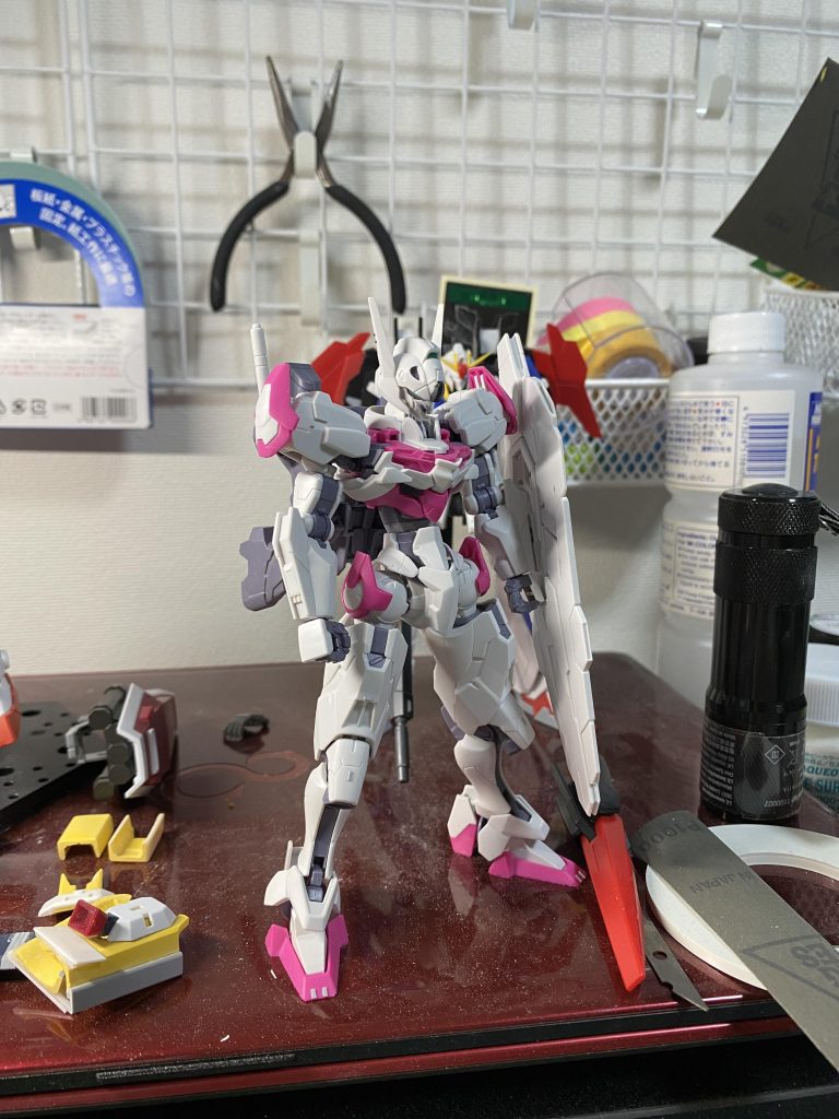 胴体で２㎜延長。足の延長は途中で切って整えるのは面倒だったのでふくらはぎの接続軸で1.5㎜延長。首も0.5㎜位延長。