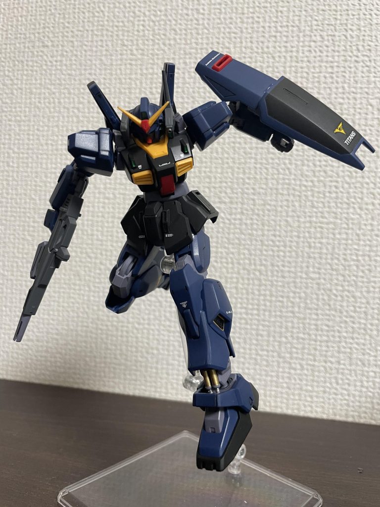 エゥーゴ仕様のマーク2のパッケージイラストのポージングを再現してみました。ティターズ仕様のマーク2はやはりマイガンダムランキングTop5に入るのでめちゃくちゃカッコいいです!!