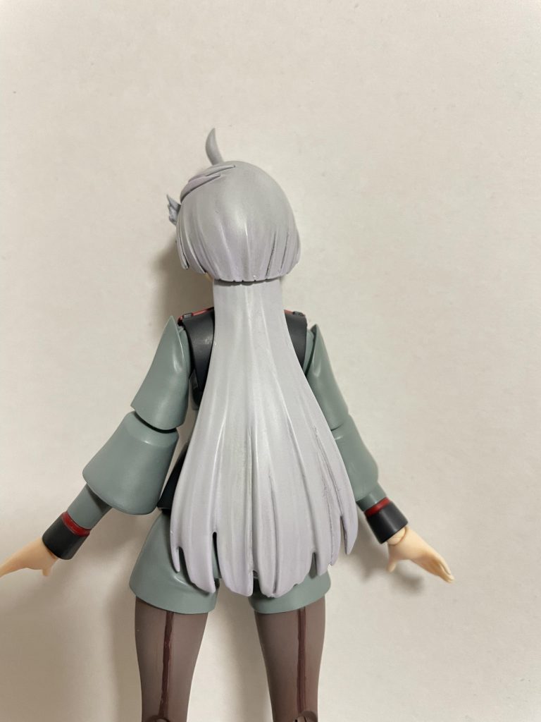髪もグラデーションを入れました。暗い部分や毛先にパープルを少し含ませてあります。