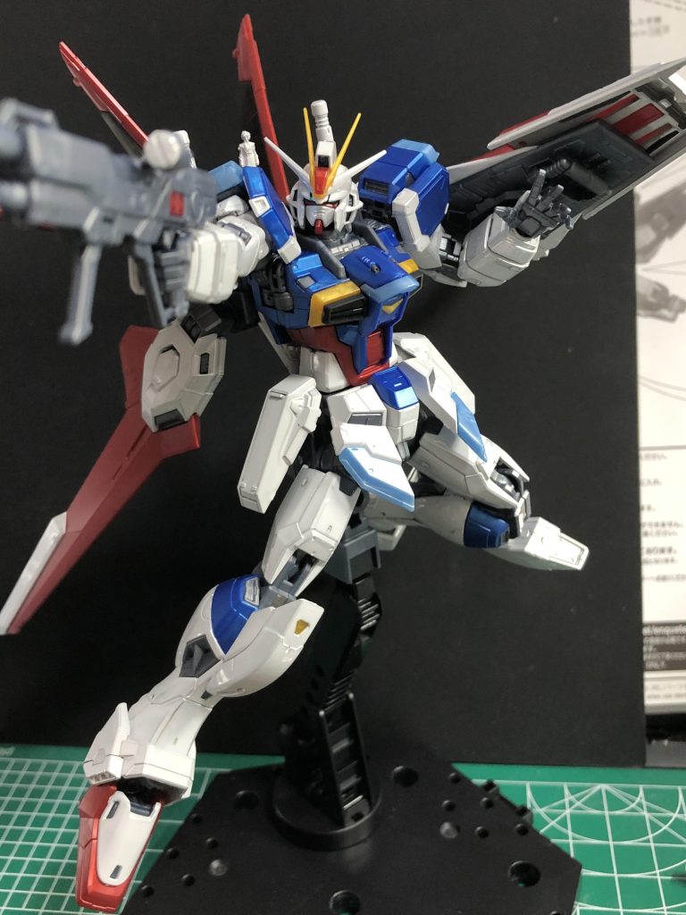 RGなので変形合体出来るのですが、デカール貼った後は変形させるのが怖くてやめました。 