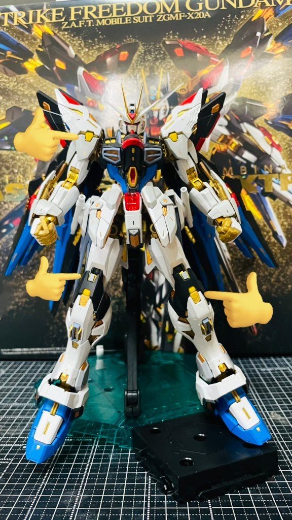 ウイングから本体までのパーティングラインは全て処理して再度モールド復活してあります。