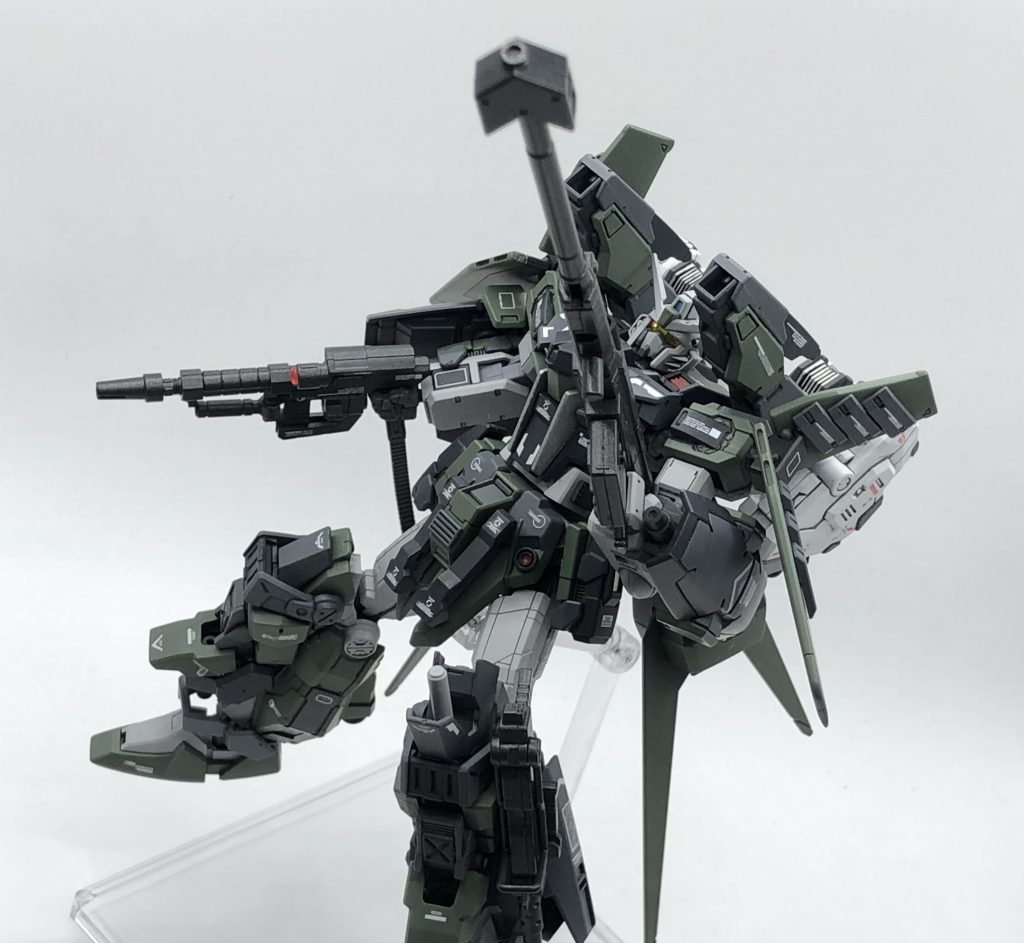 狙撃ライフルオプション装備なので機体本体にマウント出来る箇所はありません。