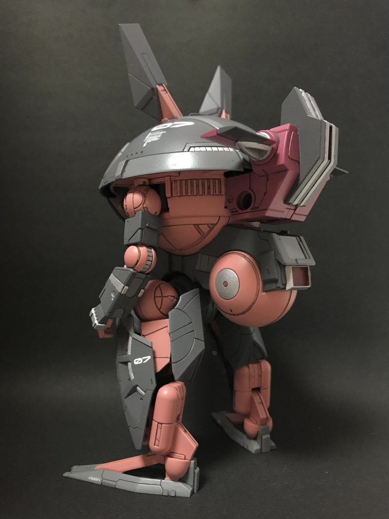 後ろから。耳はもちろん、足の形や尻尾にうさぎの風味を感じていただきたい!