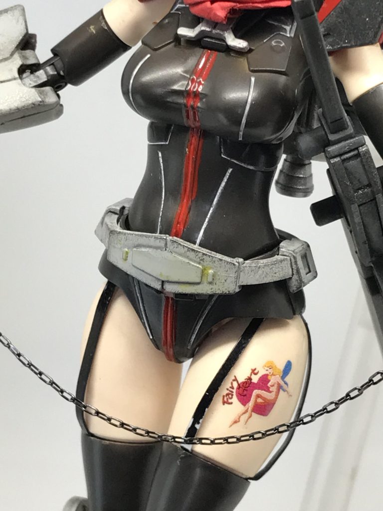 このガンプラ…セクシーすぎませんかね…運営様に排除されないだろうか…😨ガーターベルトっぽいのは紙をマーカーで塗ってニーソ部分に挟んだだけです、もちろん脱着可能ふとももにはセクシーデカール🙄