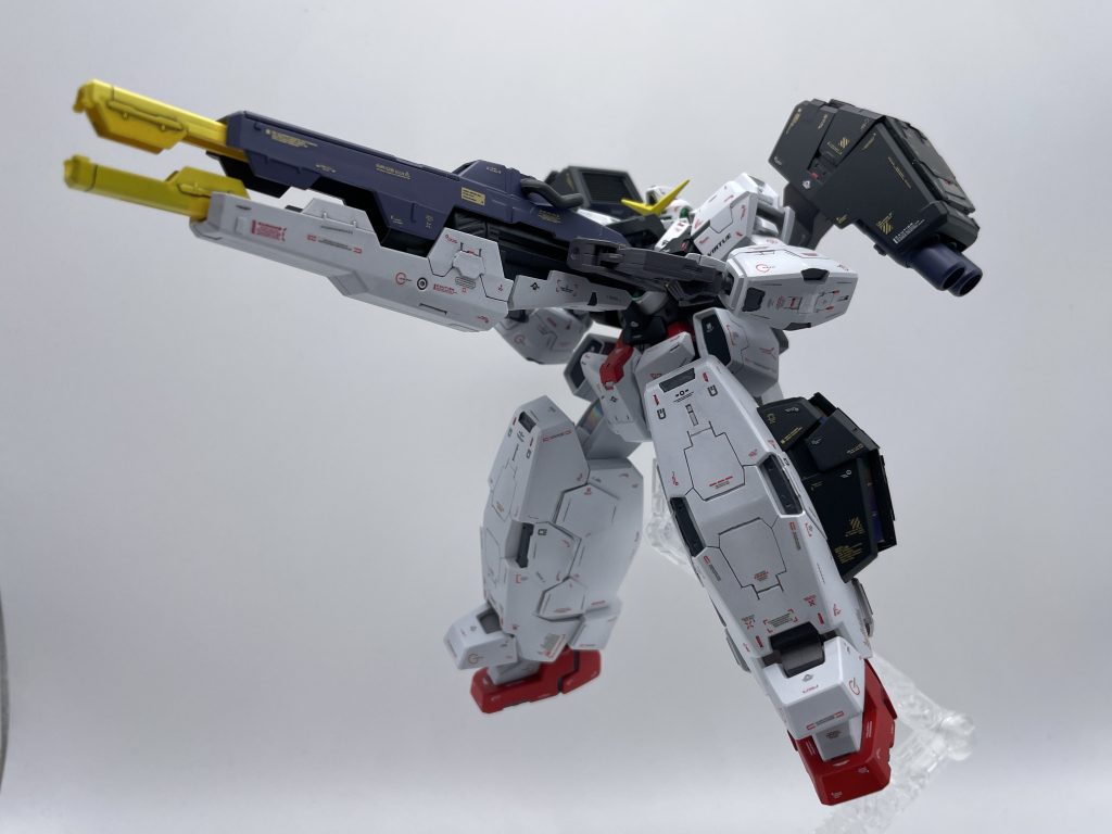 最後はMG版の箱アートのようなバーストモードのポージング。今回はいつも使っているメタリック塗料を使わない縛りを課して制作してみました。前に作ったエクシアやクアンタとはまた違った作風で楽しめましたね。ここまでご覧頂きありがとうございました。