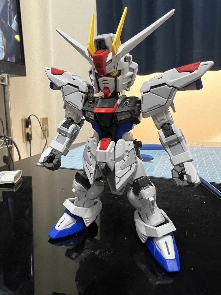 本体の外装を取り付け。この段階で朝から大興奮してましたwかっこいいなぁ。と