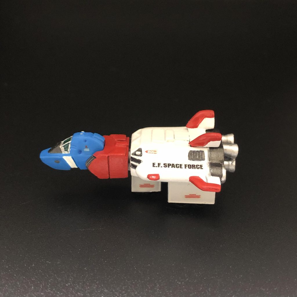 ランディングギアはプラ版とプラパイプで作成。取り外せます。