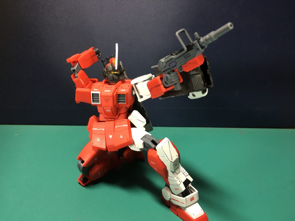 　ヒート・スパイクの予備は背中に持っているようなので引き抜くイメージでのポーズ。