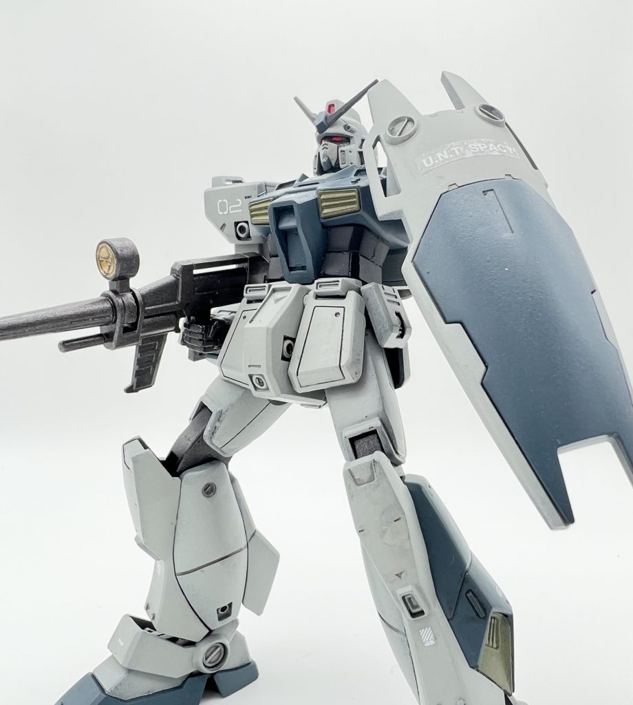 この時代設定のMSはヒロイックに飛び回るというより、地に足ついてガションガションって感じがカッコいいと思ってます。