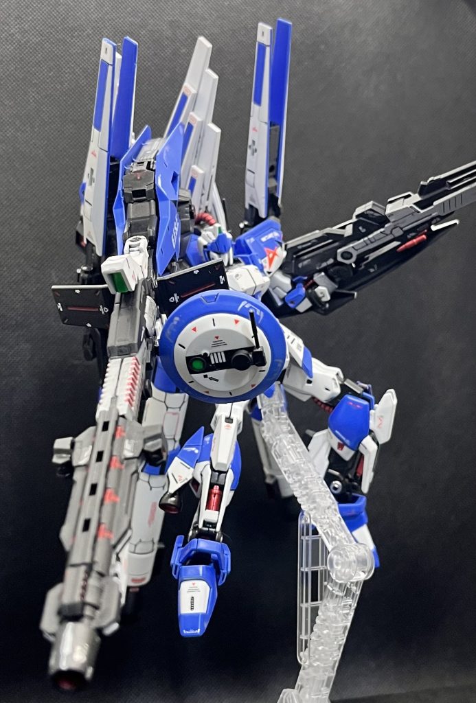 メガランチャーでかいレドームがチャームポイントデコしすぎて肩にかつげなくて、構えがぎこちなくなりました