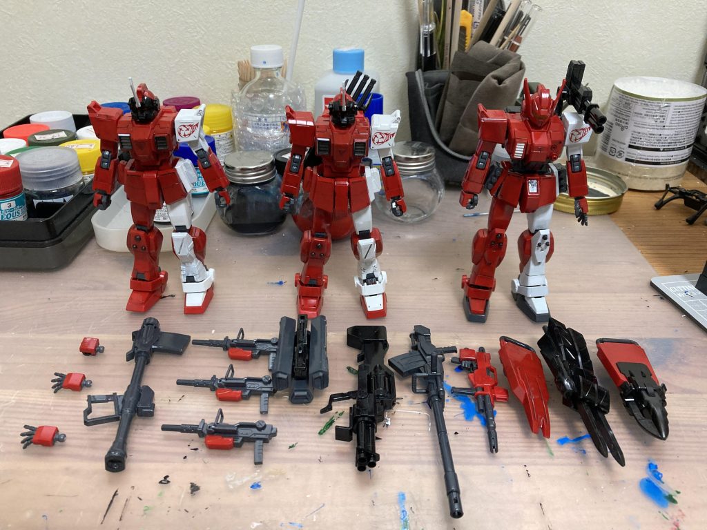 武装一覧100mmマシンガン　ロケット•ランチャー　シールドアイアン•アンカー　ヒート•スパイク　180mmキャノン　ビーム•ライフル　ネット•ガン　ビーム•サーベル　ガトリング•リボルバズ