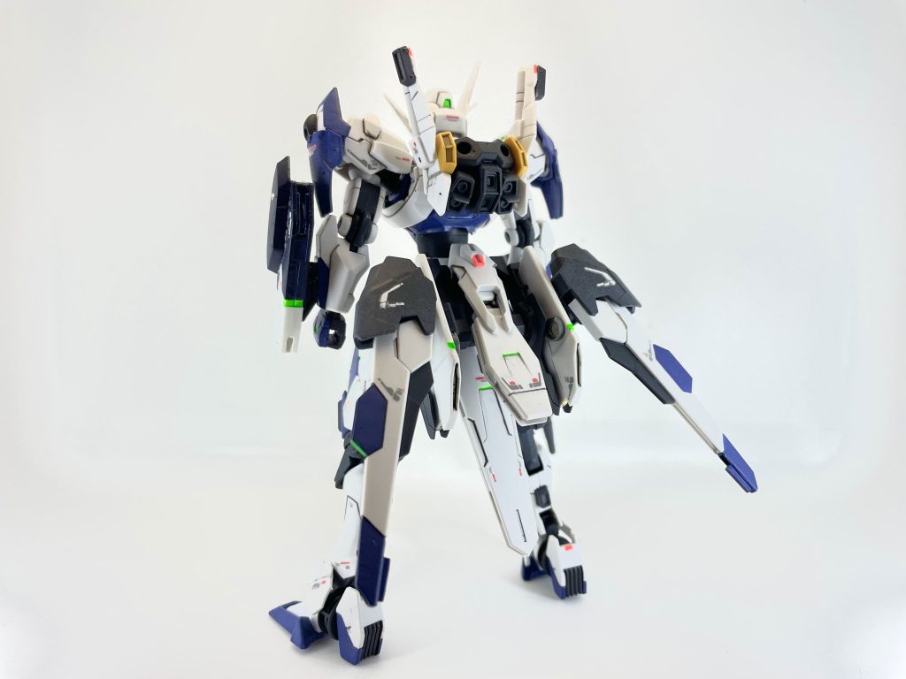 ライフルに付いていたガンビットも無理やり腰部につけました。