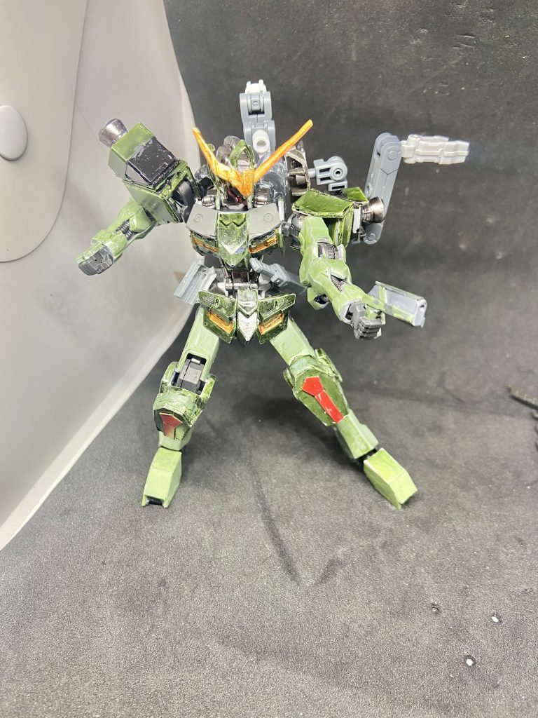 ハンドガン、予備兵装の一種主に牽制や迎撃などで用いられる、ハンドガンだけはプラ板で作成しています。 改めましてあけましておめでとうございます。今年もぼちぼち投稿頑張っていこうと思います。