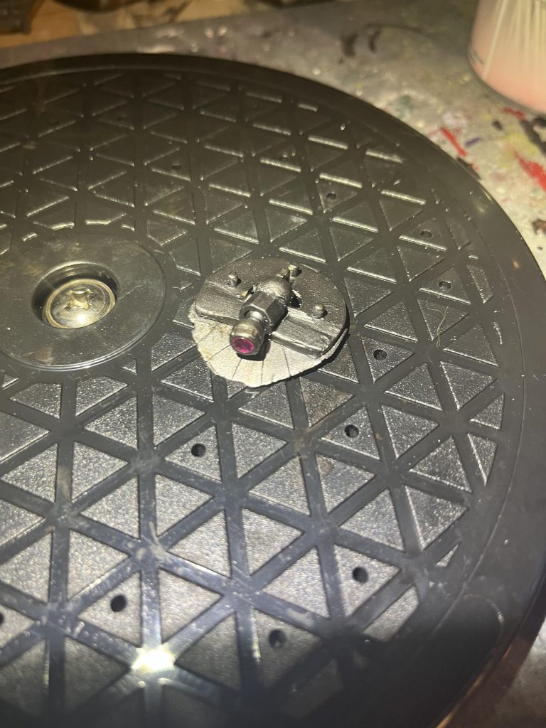 今回モノアイのところはビルダーズパーツのモノアイを使用しました。