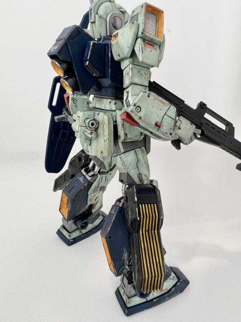 レッドチップはマイナスモールドを掘ってからとりつけ、これまでで一番上手にできたのですが、シールドの取り付け器具にぶつかってしまい、シールドが取り付けづらくなってしまうハメに、、