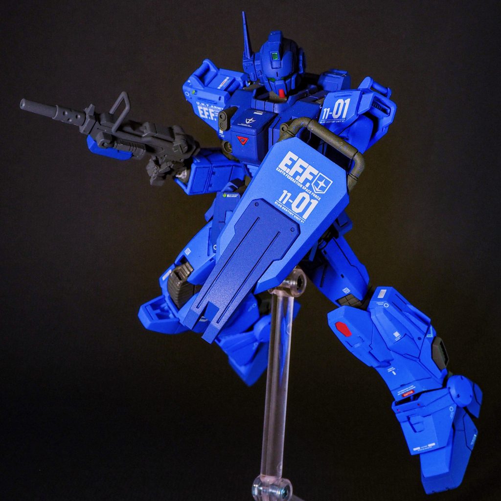 チャームポイントは脹脛外側の小さなウイングです。コミック版のNAOKI氏デザインをプラ板ちょい足しで再現しました。