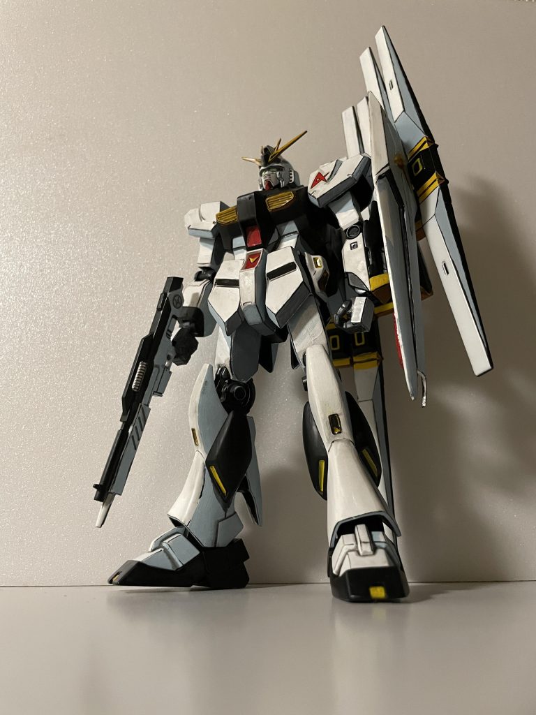 本格的に始めたばかりの作品なので筆による塗装もガタガタですが、遠目に見る限りでは満足してます。スタイリッシュ過ぎない旧キットは出渕さんの意匠が上手く表現されてます。可動は確かに旧キットのそれですが。ご覧いただきありがとうございました。