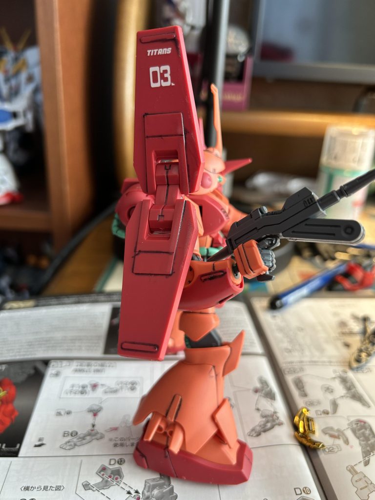 肩にもティターンズの文字と3番機という感じのマーク貼りましたイメージしたパイロットはジェリド・メサです。