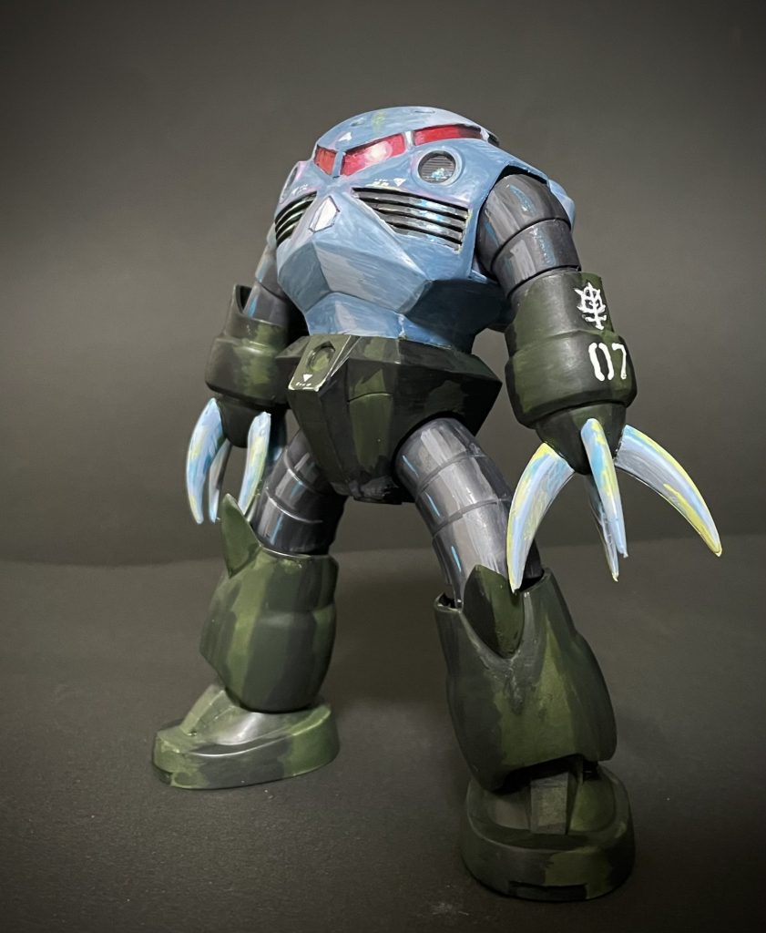 塗装は普通アクリル絵の具とかでやられてる方が多いみたいなんですが、普通にMr.カラーで重ね塗りしました(笑)水彩の感覚で塗る為、割とシャバシャバに薄めて重ねていきました。当時物のイラスト風を意識して、デカールは使わず手描きのマーキングを少し描いてみました^_^呼吸を止めて筆がよれないように…と、童心に帰り、昭和な雰囲気に浸れて楽しかった♪以上になります。最後までご覧いただきありがとうございました😊