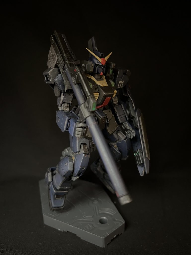 個人的にバズーカが好き！ティターンズカラーは劇中ほぼ活躍が無いので、行方が曖昧(多分アナハイムでバラされちゃた)1号機が月辺りでグラナダコロニー落としら辺で頑張ってたと勝手に妄想してウェザリングしてますwハイザックならマシンガン撃ってきてくれそうだし！