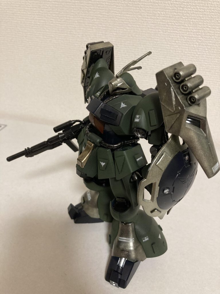 プラ板を貼ったりしてます。