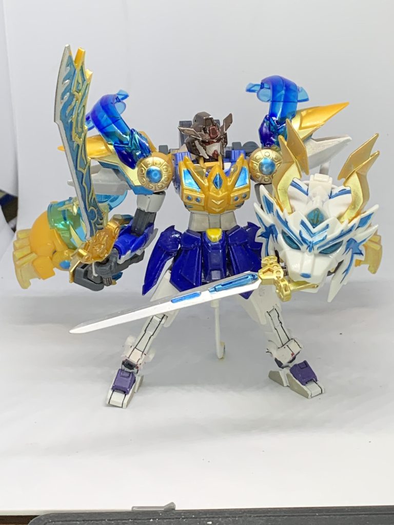 二刀流は難しく見えて白虎の口に咥えさせる事ができます。こちらは騎乗するよりそのまま身に纏うコンセプトにしました。写真忘れましたが一応プラ棒差してあるので虎モードへの騎乗もできます。