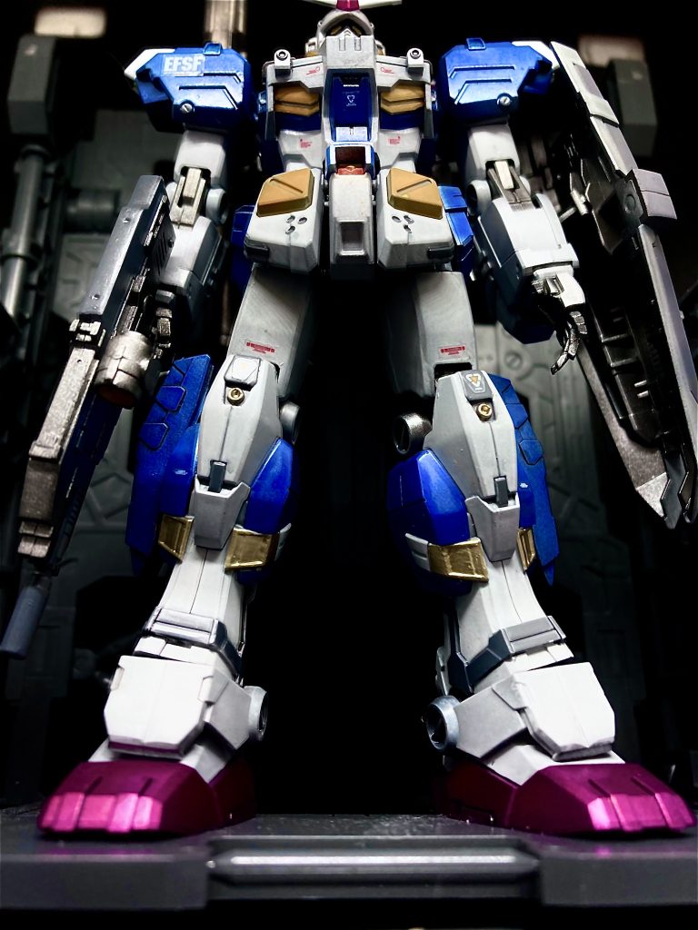 黒サフ後、シルバーで下地、それから塗装しています。