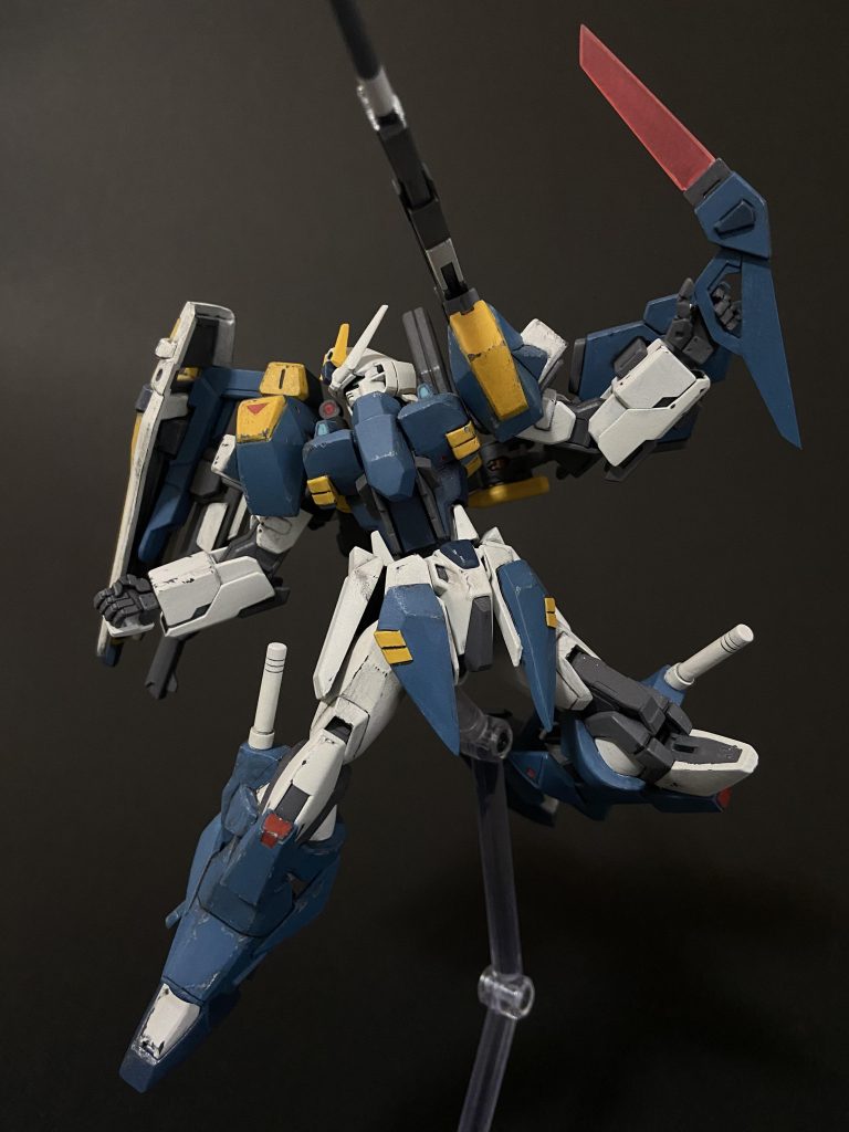 ブーメラン（マイダスメッサー）は取り外しでき、ランナータグから自作したビーム刃を取り付けられます。手首は偶然持ってたbｰclubのストライク用。購入から20年経過してます。笑