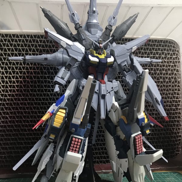 最強のプロヴィデンスガンダムを目指して製作中。今まであまりやってこなかったプラ板ディテールアップやスジ彫り追加などに挑戦してます（2枚目）