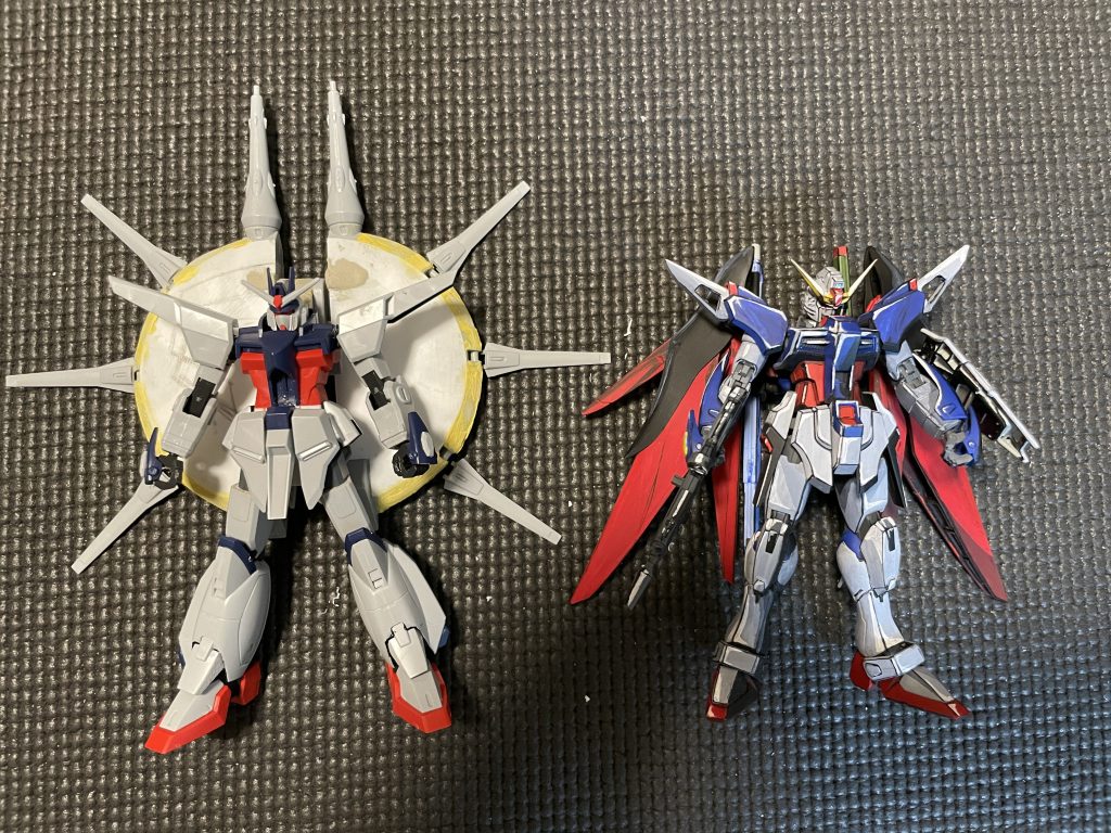 HGCEデスティニー(これも改修品ですが)とそこそこ体型が合うようにしました。