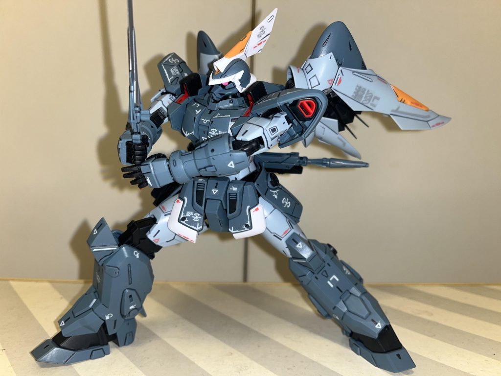 フラッシュ炊くといい感じにモノアイが見えます。