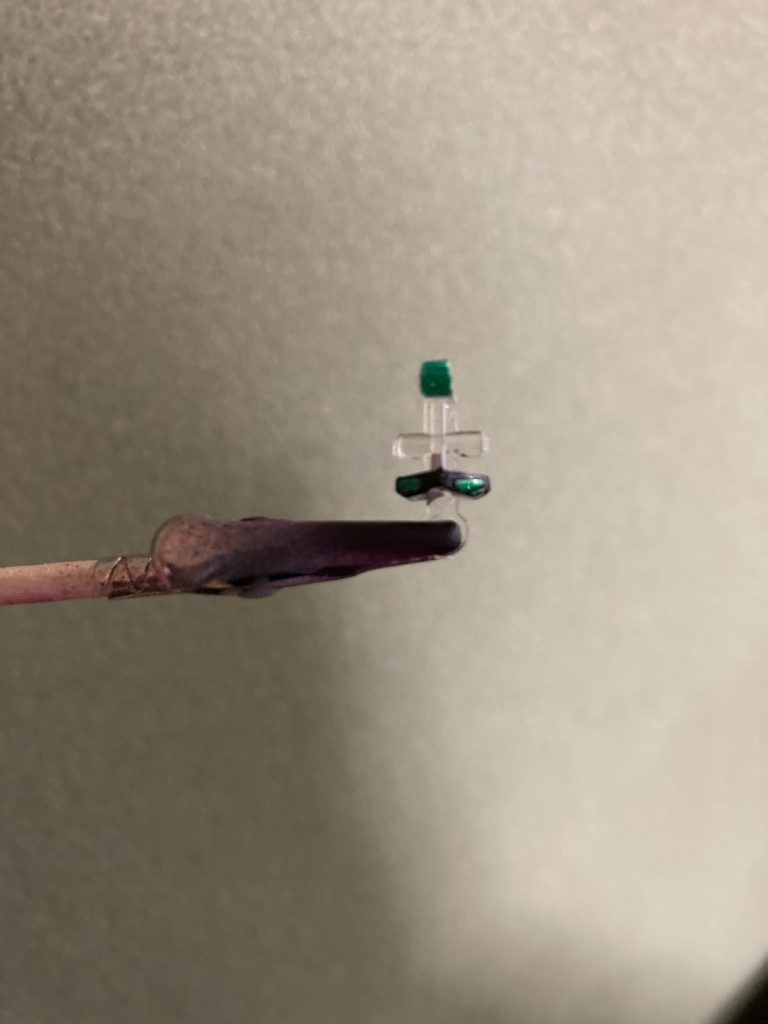 ツインアイも塗装で塗り分け