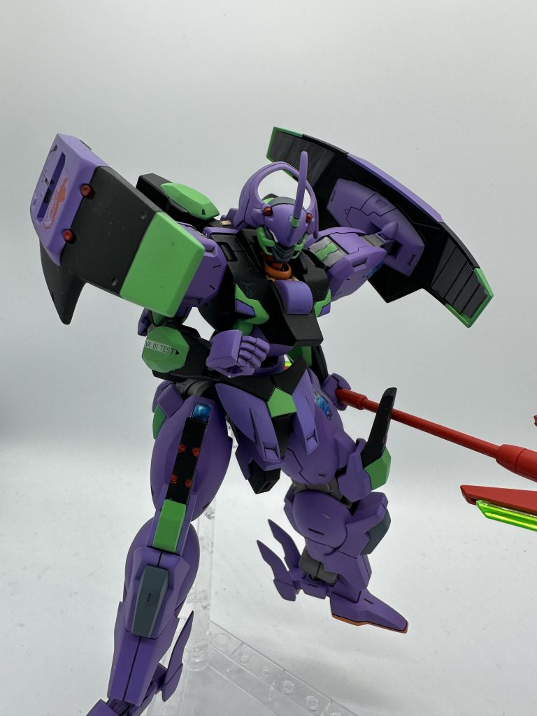 顔と腕が、元から似てたので、肩のアーマーを筋彫りして、塗り分けたらグッとイメージに近付きました。