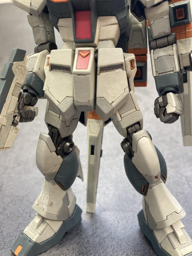 フロントアーマーのダクト（？）をメッシュにしましたが、やらなかった方が良かったかもしれません。