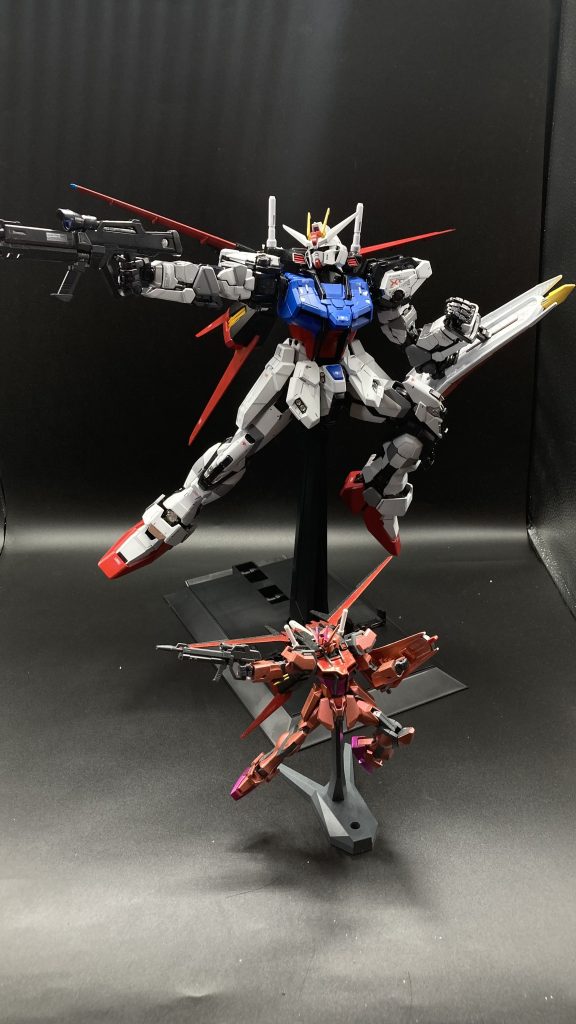 1/144と1/60を並べるとこのサイズ感‼️2つ並べてSEED撃ちポーズ😊