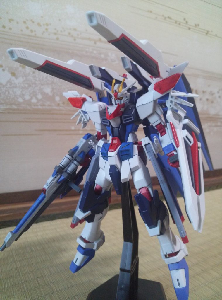 背中のライフルとパラエーナも干渉させずに展開できます