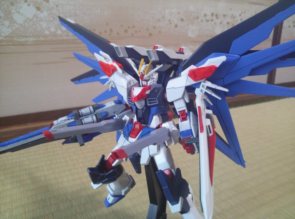 ハイマットモードからレールガンと背中ライフルを構えた状態