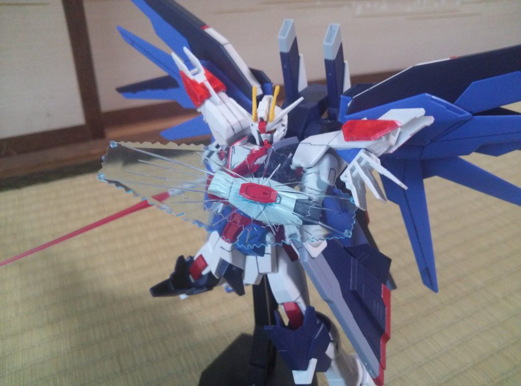 腕の一部はストライクフリーダムに変更してビームシールドを使えるようにしました(フリーダムのシールドを持ってる意味とは・・・)