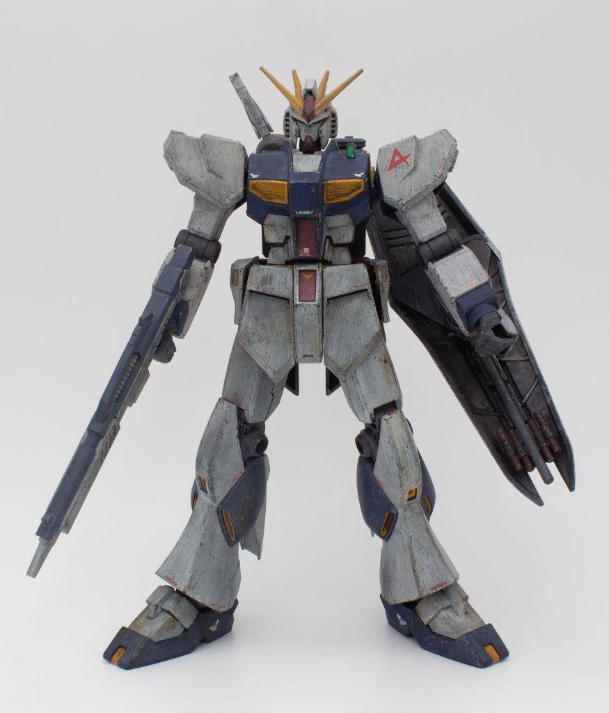 νガンダム完成しました。筆塗り全塗装は初めてでしたが、アクリルガッシュは隠蔽力も強く、リターダー混ざることで塗膜も綺麗に出来たかと思っています。
