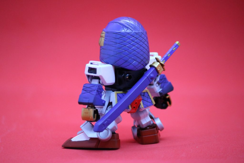 メットがそのままだとちょっと短いので、パテで足して筋彫りしてます。バックパックは省略w